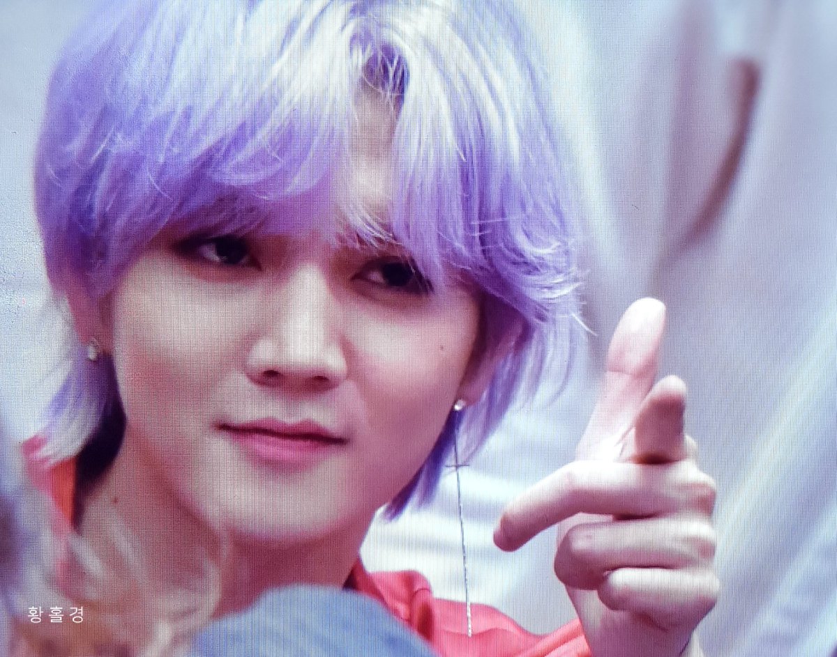 ecstatic_ren's tweet photo. 181201 팬싸

#최민기 #렌 #REN #뉴이스트W https://t.co/fDo25EuLdW