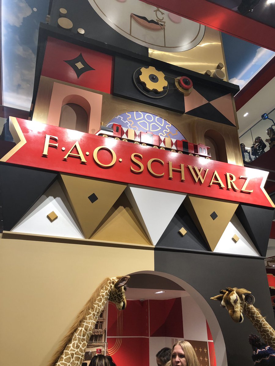Frankdcny's tweet photo. I got to visit FAO Schwarz — the famed toy store that closed down 2015 but it made a comeback. I I said build a powerful #brand it will Last for ever. #marketingstong https://t.co/hQJr1yuNNY