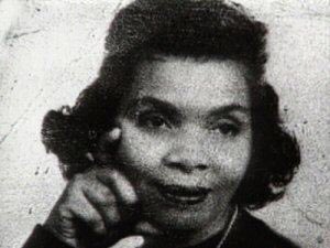 RokhayaDiallo's tweet photo. Rosa Parks n’est pas la première qui ait refusé de céder sa place. 
D’autres femmes comme Claudette Colvin (15 ans) ou Mary Louise Smith (18ans) ont réalisé avant elle le même acte courageux pour dénoncer à la segregation raciste. 

La résistance a toujours été COLLECTIVE. https://t.co/gEFeSa6Oqx