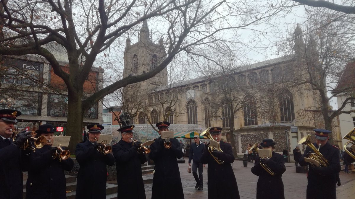 It December 1st which means one thing - the start of carolling season (with <a href="/StPeterMancroft/">St Peter Mancroft</a> looking splendid in the background)!