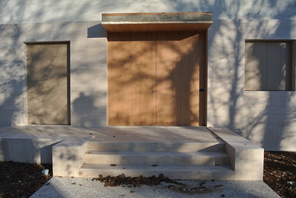 REISARCH's tweet photo. @REISARCH
CASA BT - TEXTURE E DETTAGLI COSTRUTTIVI
Porta d'ingresso con scuri in legno di rovere.
https://t.co/p51PWX3U3e
#reisarchitettura #oakwood #rovere #scuri #shutters #architettura #architecture #archilovers #archdaily #architecturedetails #travertino https://t.co/nbdPzfTGvF