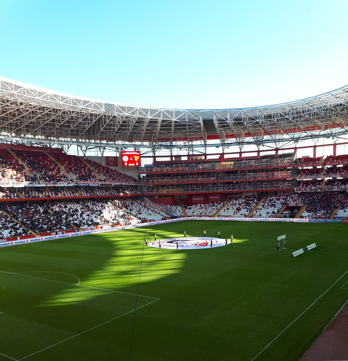 ecediler's tweet photo. #Antalyaspor - #Göztepe  maç başlasın. 🦂💪 https://t.co/n3qz4e4RYl