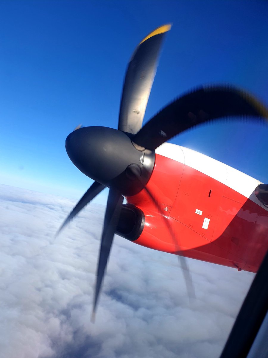 Kratinos's tweet photo. Somewhere over the Alps on the way to Innsbruck from Vienna...!!! #LOOP2018 #Tyror #Austria #AustrianAirlines #Bombardier #Dash8Q400 #Innsbruck https://t.co/WTPdKF5br0
