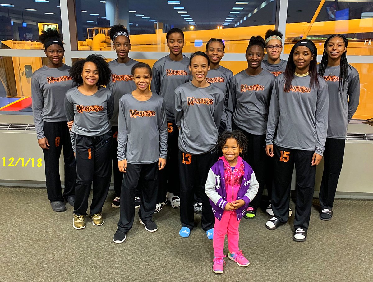 ILXCITEMENT's tweet photo. #MONSTARS2023☠️ are about to be up, up, up, and away. ✈️ Headed to Cali.
#PrettyGirlzBallToo💅🏽 #ILXCITEMENT
#playwithXCITEMENTordontplayatall
#everygoodtimehassomeXCITEMENT
#WeeeeeeeeeEat 👀🏀💉😅😂💯🔑 #WEareEPIC💫
#NeXtLevel❌🏀❌ https://t.co/U2ak4n8exo