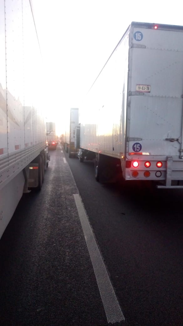 slbmerol's tweet photo. @CAPUFE buenos días 
Al algún problema sobre autopista Querétaro México pasando caseta palmillas tráfico totalmente detenido https://t.co/FkAxySQLKK