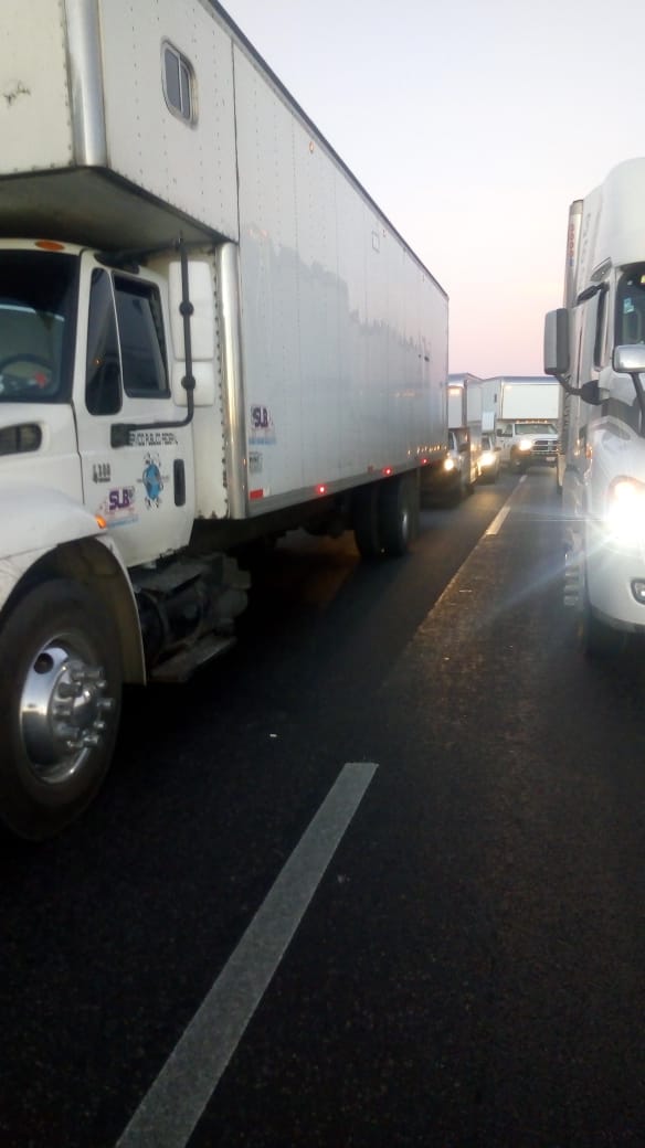 slbmerol's tweet photo. @CAPUFE buenos días 
Al algún problema sobre autopista Querétaro México pasando caseta palmillas tráfico totalmente detenido https://t.co/FkAxySQLKK