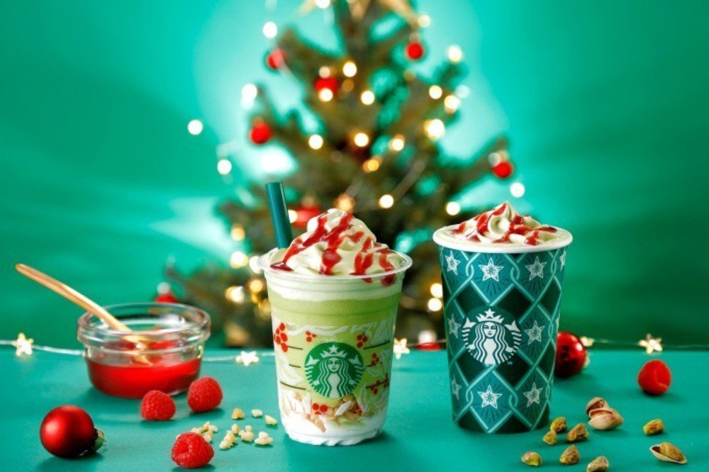 fashionpressnet's tweet photo. スターバックス「ピスタチオ クリスマス ツリー フラペチーノ」限定発売、クリスマスツ���ーをイメージ - https://t.co/pDeYGFQuB1 https://t.co/MUoPaJqQuZ