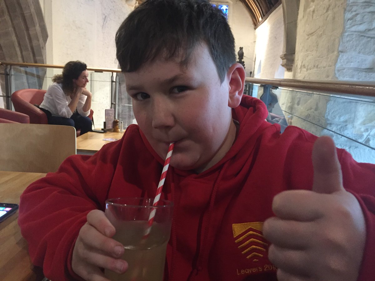 👍🏻 from Joe for <a href="/bentleyscff/">Castle Fruit Farm</a> juice <a href="/cafeatallsaints/">Café at All Saints</a> whilst enjoying #ConspiroClarinets playing Christmas music 🎶 🎄