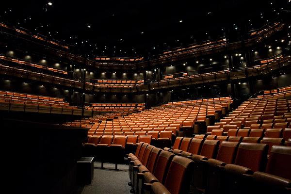facultyledtours's tweet photo. London's Bridge Theatre is creating waves. Read about it here. https://t.co/knkKiyjr7a https://t.co/ZuEhnngyAP