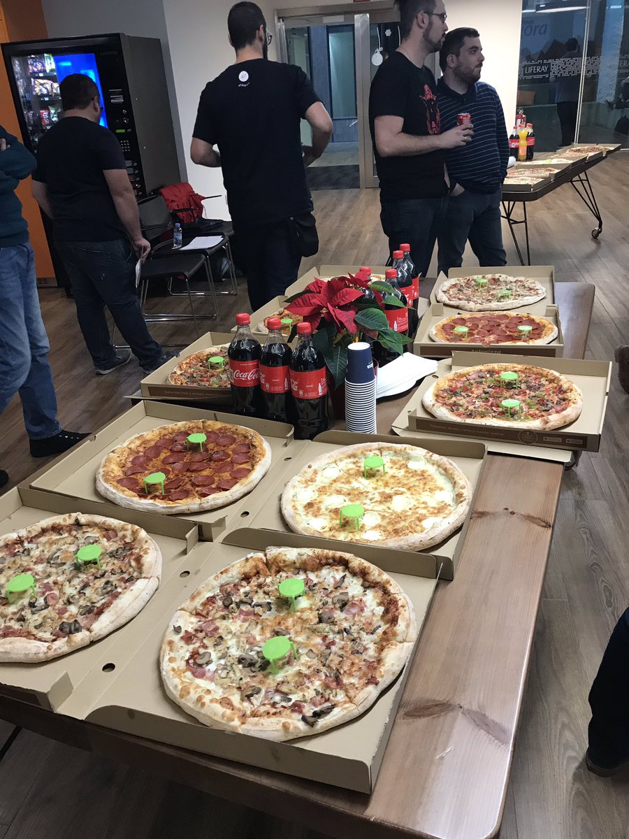 rafasermed's tweet photo. A comerrrrrr!!!! #MonkeyConf18 https://t.co/qbLKMRFLhi