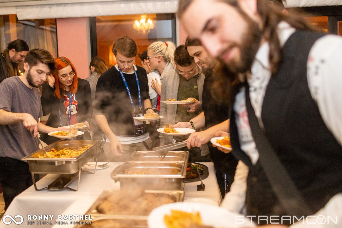 Stream_Con's tweet image. Wir haben die schönsten Momente der #StreamCon für euch in einem kleinen Best Of zusammengetragen 😁