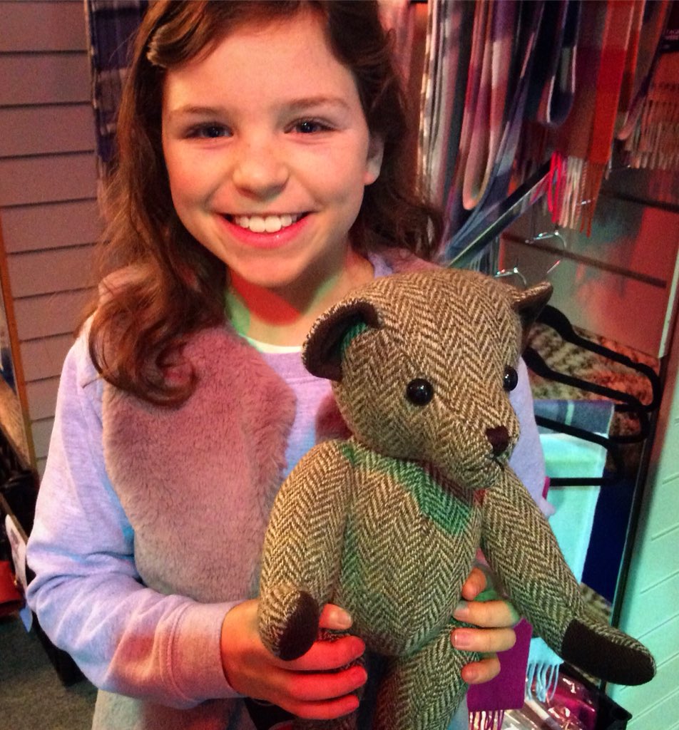 TweedleberryUK's tweet photo. Meeting the customers at our sale weekend #tweedyted enjoys a cuddle! 🎄EVERYTHING HALF PRICE OR LESS!!!!🎄
1st and 2nd December 10am-4pm
Come along and grab a bargain 😃
Unit 6 - Longside
Jebb Lane - Haigh
Barnsley - S75 4BS
01924 830002 https://t.co/1lVpYiRBXC