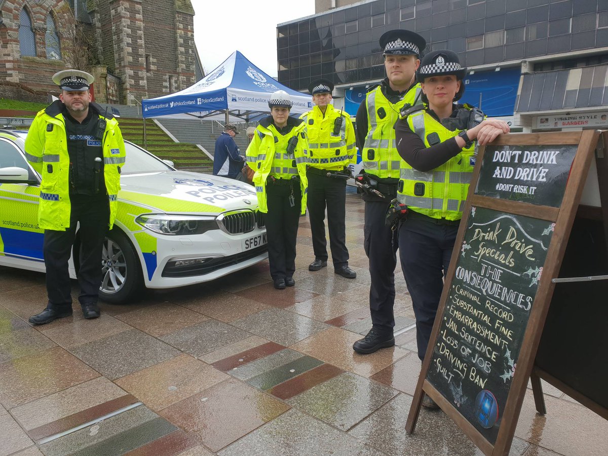 PSOSNAyrshire's tweet photo. Today local officers and @polscotrpu are at the Bridgegate in Irvine for the start of the National Festive Road Safety Campaign.  #dontriskit https://t.co/67BLElsYSI