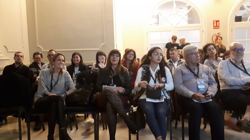 VanessitaDeniz's tweet photo. #IJornadasRespiSemergenCNeumocan @SemergenCan @macame2745 @PedroVicioso3 @TWanguemert @fedemartinon @Henardelasheras @Rev_Neumocan @Maite848790 te gusta nuestra insignia de este invierno? Todos los asistentes están convencidos  #VaccinesSaveLives #vaccineswork #yosimevacuno https://t.co/eVfAueEwM7