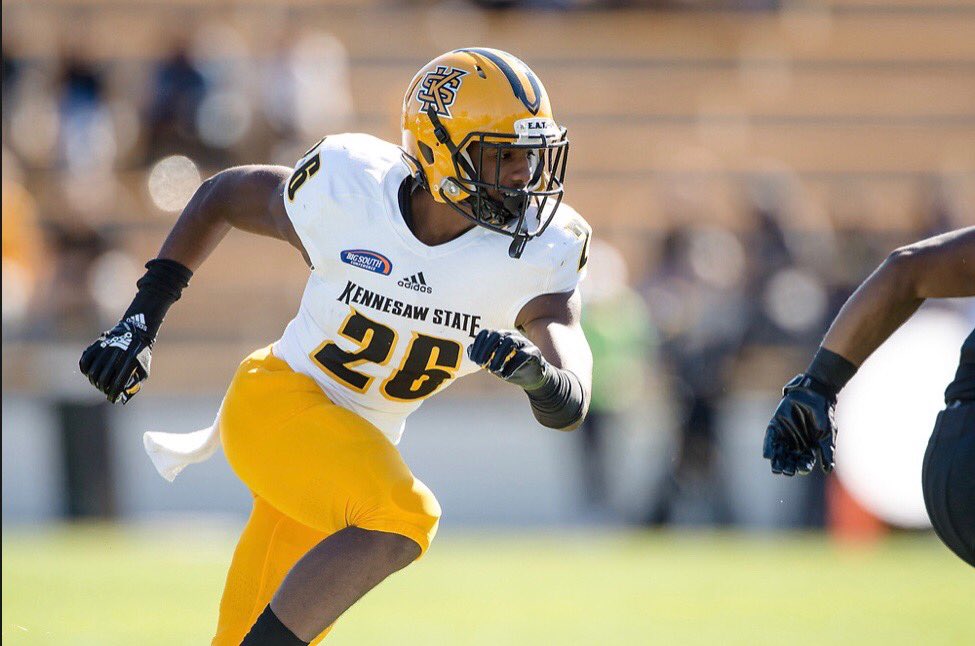 playmaker_pett's tweet photo. Blessed to see another birthday 🙌🏽🙌🏽👏🏾. And it’s gameday #GoKSUOwls https://t.co/hziHMSTpIX
