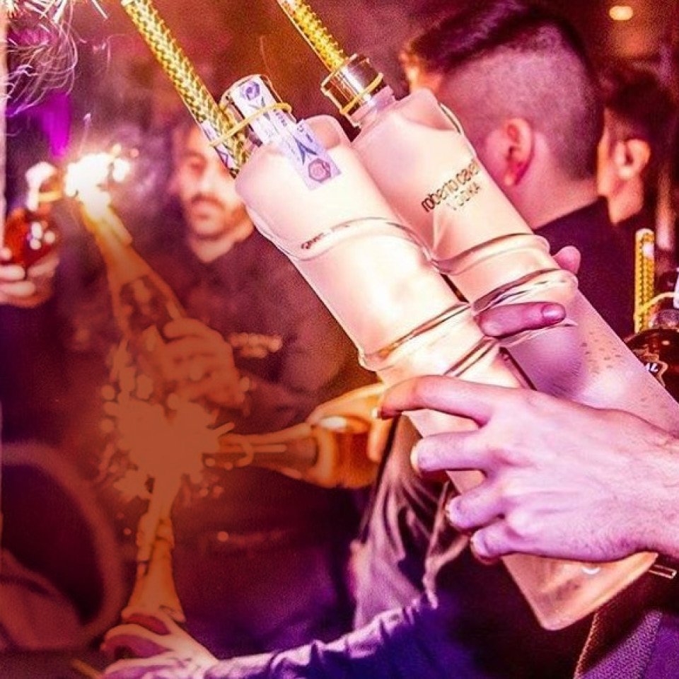 RCavalli_Vodka's tweet photo. Come shining to you…
#robertocavallivodka #rcvodka #robertocavalli #vodka #party #style #fashion #drink #cocktail #mixologist #club https://t.co/domTi6zQDY