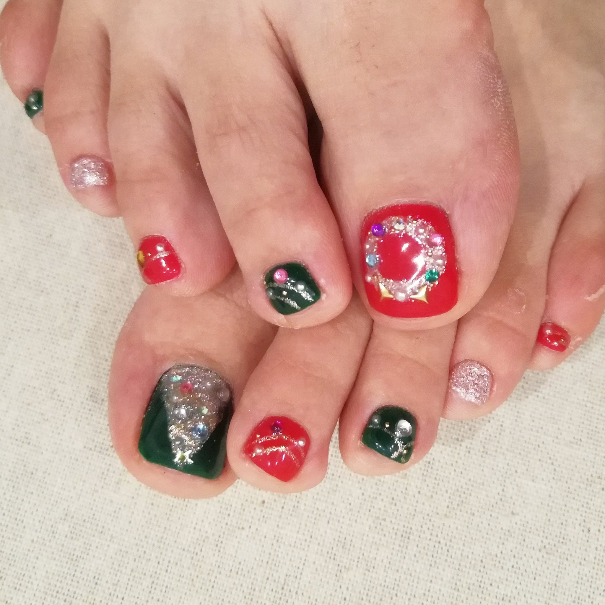 توییتر Erie S Nerd Nails در توییتر 自分のフットネイルもクリスマス仕様 クリスマス終わったら速攻替えるやつだ 笑 早く手も替えたい けど もうちょい我慢 ネイル ネイルデザイン クリスマスネイル フットネイル 冬ネイル クリスマス ネイル