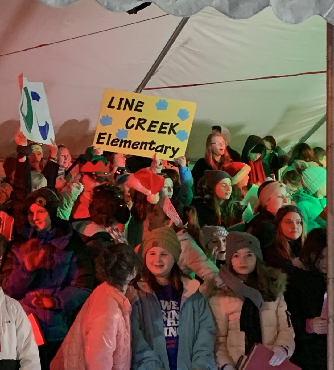 robinschirps's tweet photo. Great night at Christmas on the River! #COTR2018 @LineCreekLions @ParkHillSchools https://t.co/6exLKASxVu