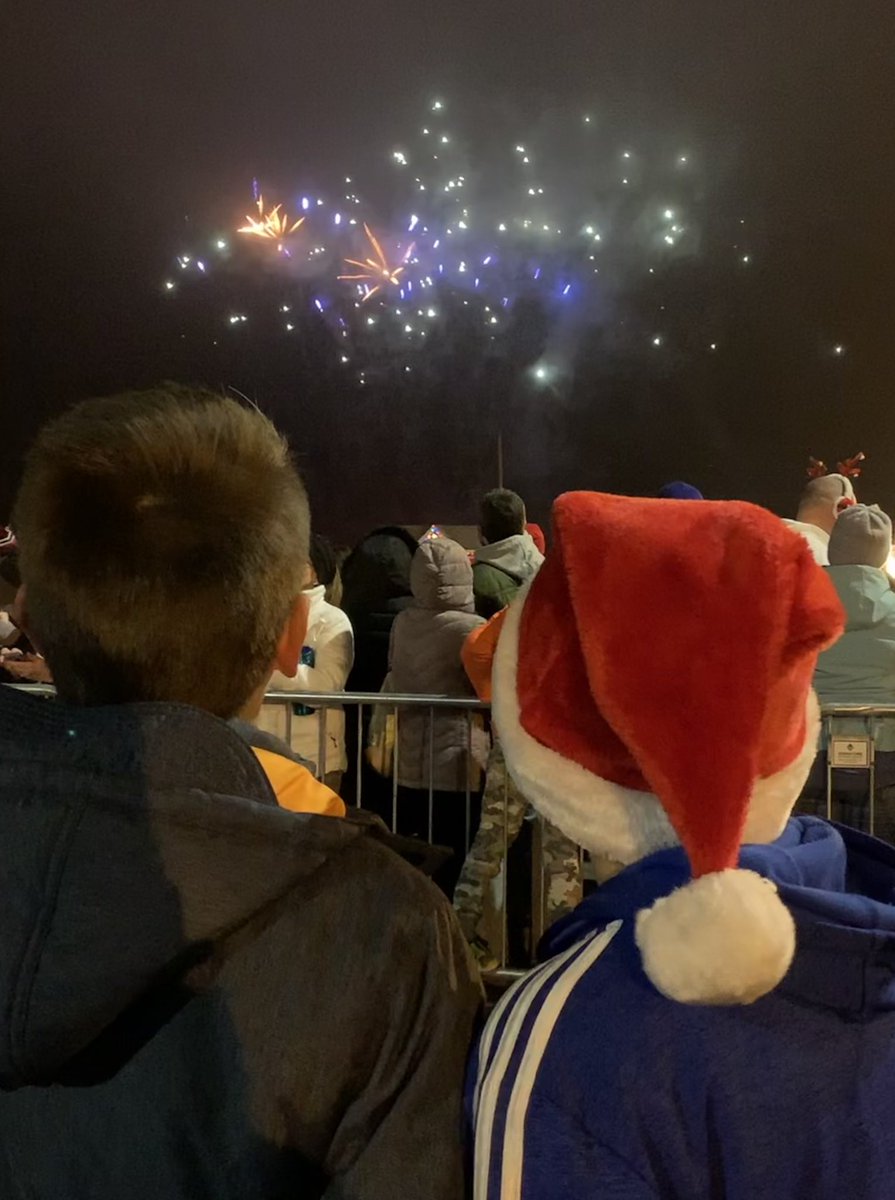 robinschirps's tweet photo. Great night at Christmas on the River! #COTR2018 @LineCreekLions @ParkHillSchools https://t.co/6exLKASxVu