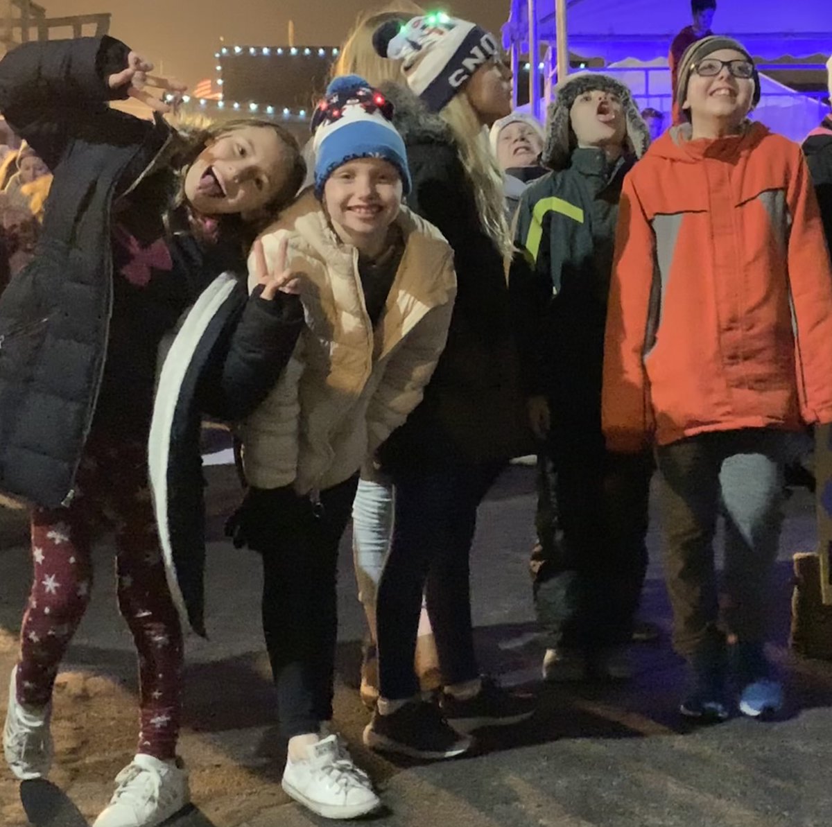 robinschirps's tweet photo. Great night at Christmas on the River! #COTR2018 @LineCreekLions @ParkHillSchools https://t.co/6exLKASxVu