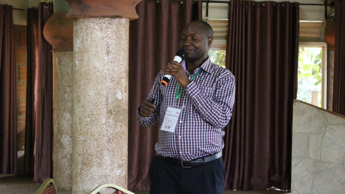 MakCAES's tweet image. The #Ugandan team (Dr Okello Kalule, &amp;amp; Chris Sebatta) present on the Impacts of improved groundnut varieties, and how the outcomes have been  affected by institutional or social economic studies. #GREATTLIIICourse