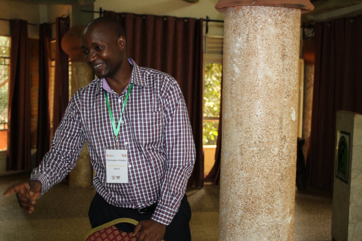 MakCAES's tweet image. The #Ugandan team (Dr Okello Kalule, &amp;amp; Chris Sebatta) present on the Impacts of improved groundnut varieties, and how the outcomes have been  affected by institutional or social economic studies. #GREATTLIIICourse