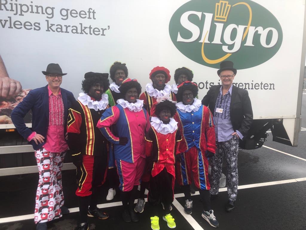 fokkoboelo's tweet photo. We zijn weer gereed voor het groots in genieten SintFeest #SligroDrachten. Er komen zo 90 kids met onze collega’s naar het DiscoSintSpektakel. O ja en Sint zelf komt ook. Maar hoe?😇😇 https://t.co/kjO5r1UGsh