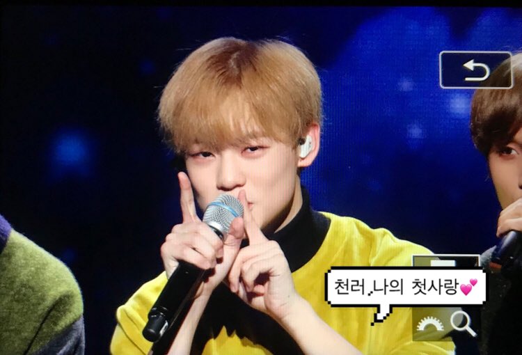 chenlefirstlove's tweet photo. 181201 천러가 너무 기여워서 할말을 잃었따...ㅠㅜ #천러 #nctdream #엔시티드림 #chenle https://t.co/eYV3Z8E6Yd
