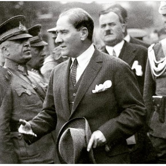 Sevgi ve huzurun eksik olmadığı en güzel akşamlar sizlerin olsun.