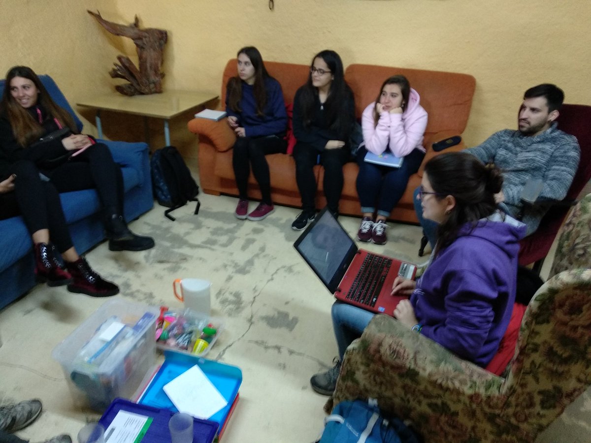 e_x_plorium's tweet photo. Fem valoració a #prebotix i #petitseXploradors del primer trimestre i preparem la formació del segon amb nous materials! #STEAMdecolònies #LleureCientífic https://t.co/PeVrMgmsKz