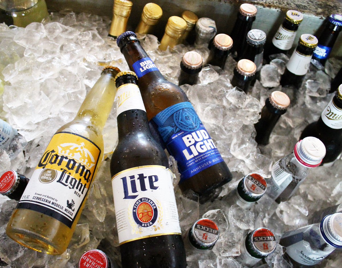 BogeyGrille's tweet photo. 💥Saturday Steals💥

•$8 Domestic Pitchers
•$13 Domestic Buckets
•$6 Long Island Iced Tea
•$4.50 Any Smirnoff Flavor 

🏈 Cheers to some college ball today🍻 https://t.co/VRXKq149PD