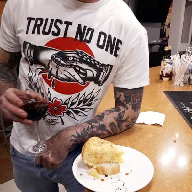 madrizwarriors's tweet photo. SEXO... CERVEZA... Y TORTILLA DE PATATA, CON CEBOLLA!!!

#MadrizWarriors #Ovunque #BaresDeViejosRulesOk? https://t.co/qzlAc54DdU
