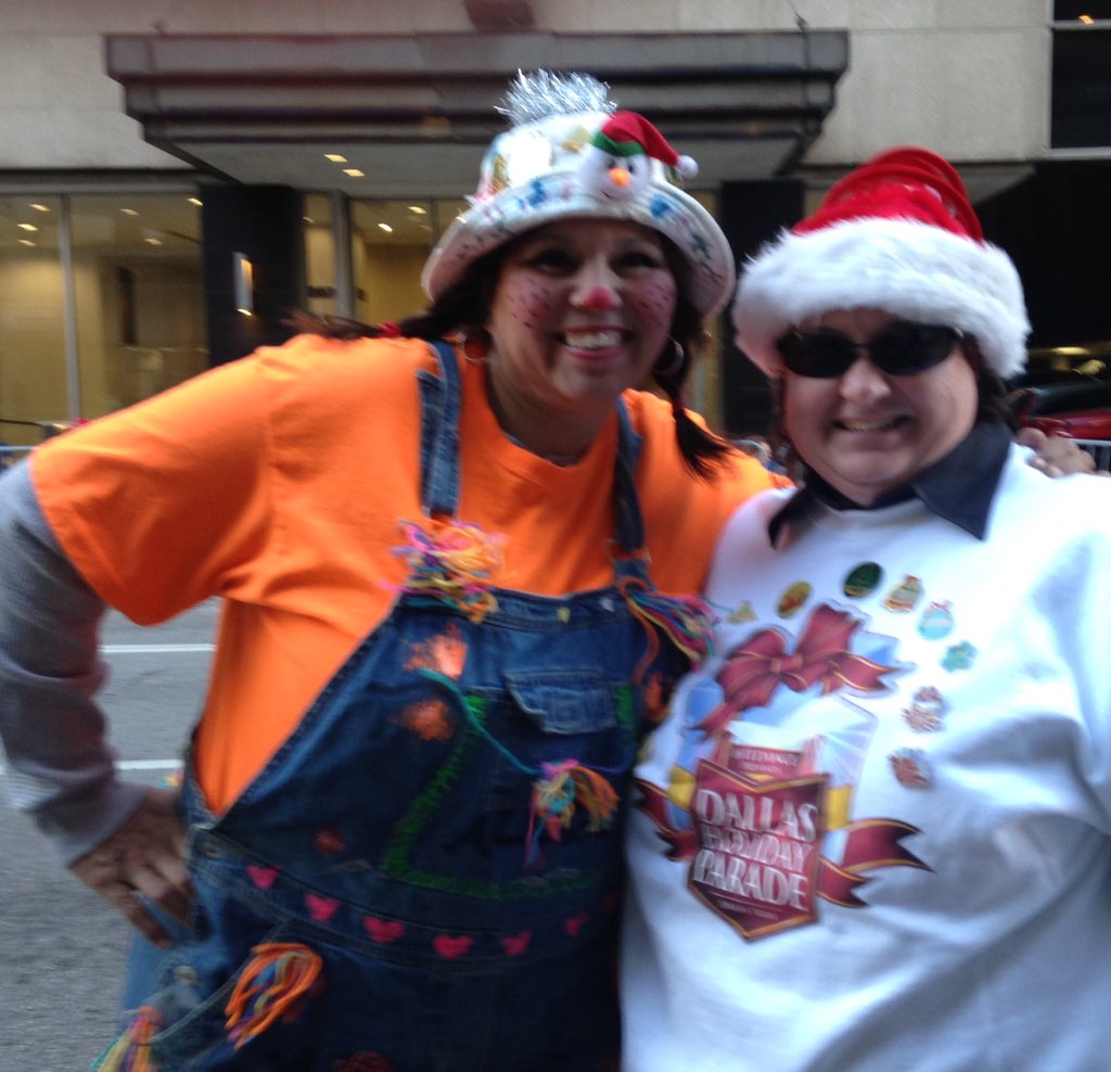 carlyn_k_scott's tweet photo. Annual Volunteer Event for me since 2007 βοΈππ
π» #DallasHolidayParade #LetItSsnow https://t.co/RWx7pmr62r