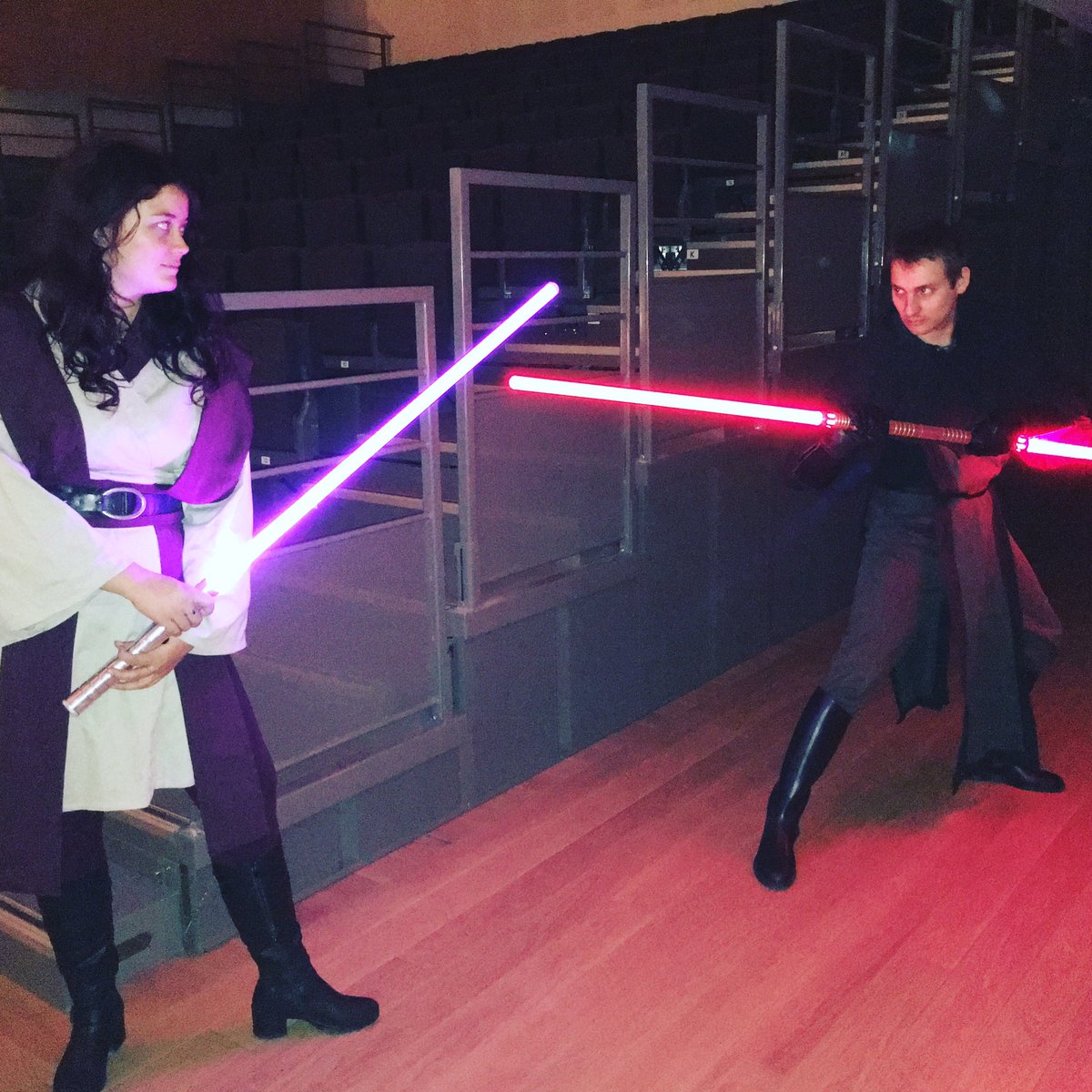 LamesSurSeine's tweet photo. #jedis et #siths vous attendent à l’#espacechanorier a #croissysurseine à 16h00 pour un spectacle en faveur du #telethon  @lamessurseine #escrimeartistique #duels #sabrelaser https://t.co/BtCvTzbEoV