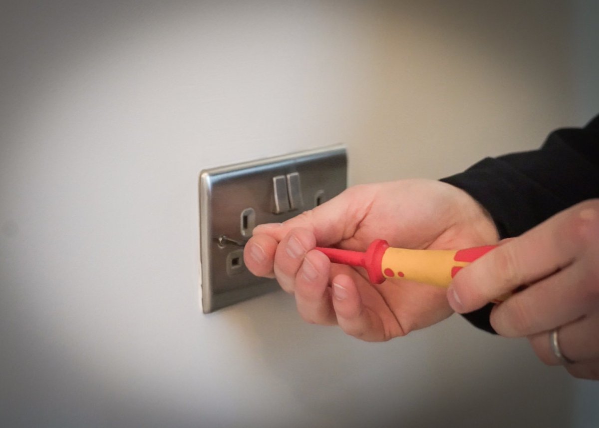 Check out our latest blog post based on our reliable team of electricians!⬇️

goo.gl/EoTnpL

#Electricians #MartinDixon #Blog