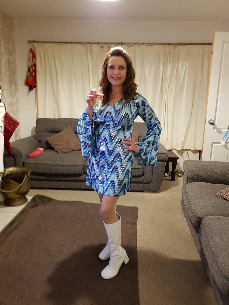 HolthamSusie's tweet photo. 2 fancy dress parties 11 1/2 years apart and 3 1/2 stone lighter. Thank you so much Slimming World! #slimmingworldconsultant #slimmingworld #weightlossjourney #Transformation https://t.co/pNzfHWPOUY