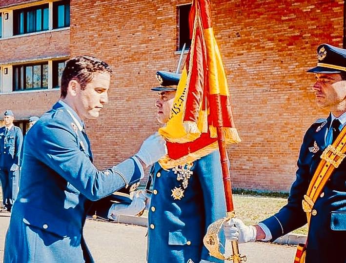 TeoGarciaEgea's tweet photo. ¡Por España!
y el que quiera defenderla honrado muera;
y el que traidor la abandone no encuentre quien le perdone,
ni en Tierra Santa cobijo,
ni una Cruz en sus despojos,
ni la mano de un buen hijo para cerrarle los ojos.
Diego Hernando de Acuña, Capitán de los Tercios de Flandes https://t.co/L14UuT5ker