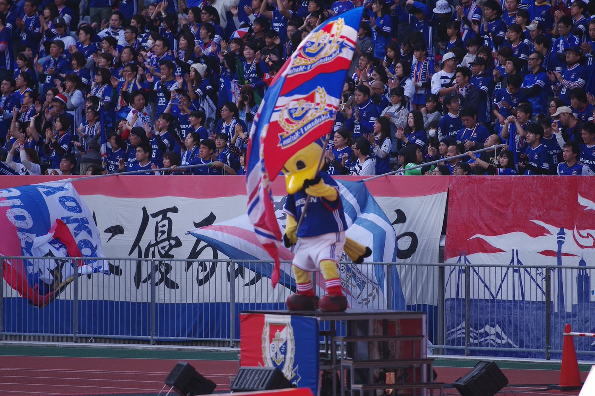 あんちゃん Twitterren なんか今日のマリノス君 選手紹介の時のフラッグ回しがいつもより多く回してたように見えたのは気のせい Fmarinos マリノス君 ぐるんぐるん いつもより多めに回りしております 海老一染之助染太郎 たとえが古い J1リーグ第34節 日産