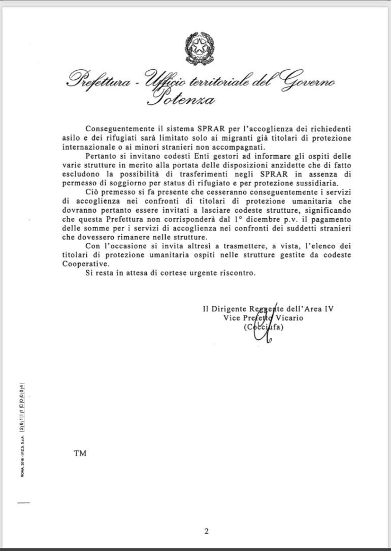 CIRRIFUGIATI's tweet photo. Ecco i primi effetti del #DecretoSicurezza: una circolare della Prefettura di Potenza invita i gestori CAS a fare uscire dalle strutture le persone in possesso di PDS per protezione umanitaria. Ci domandiamo, è possibile mettere per strada dall'oggi al domani delle persone? https://t.co/NuqXIGcBNy