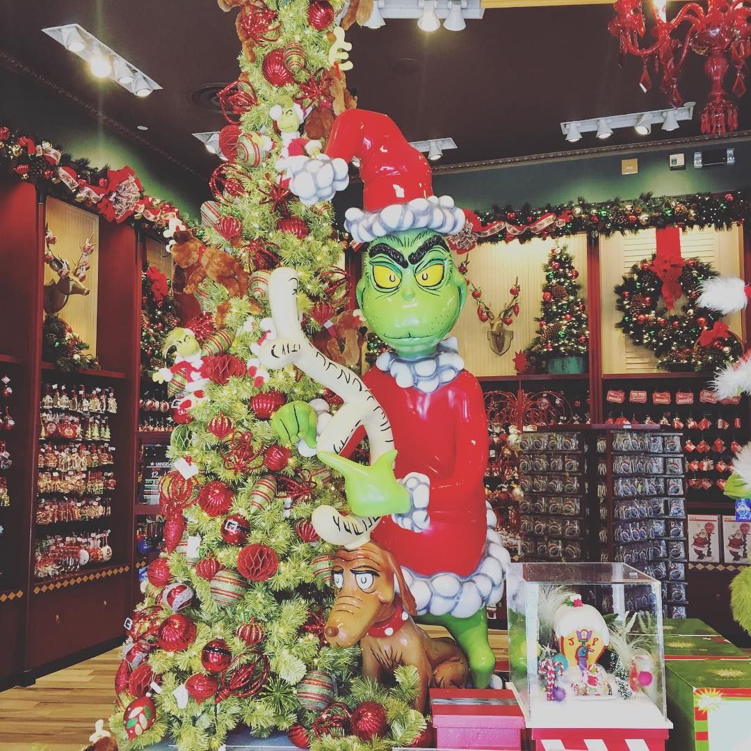 Themeparkhipste's tweet photo. 🎄💚Happy December! 💚🎄
.
.
#grinchmas #islandsofadventure #universalorlando #christmastree #christmastime #holidays #florida #drseuss #travel #fun #love #igera #blogger https://t.co/VF4xs9BiZB