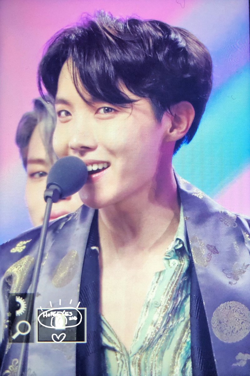 HOPEYES218's tweet photo. 181201 MMA 수상

#제이홉 #정호석 #JHOPE #BTS⁠ ⁠⁠ ⁠⁠ ⁠⁠ ⁠⁠ ⁠⁠ ⁠⁠ ⁠⁠ ⁠⁠ ⁠⁠ ⁠⁠ ⁠⁠ ⁠⁠ ⁠
@BTS_twt https://t.co/zContywiAj