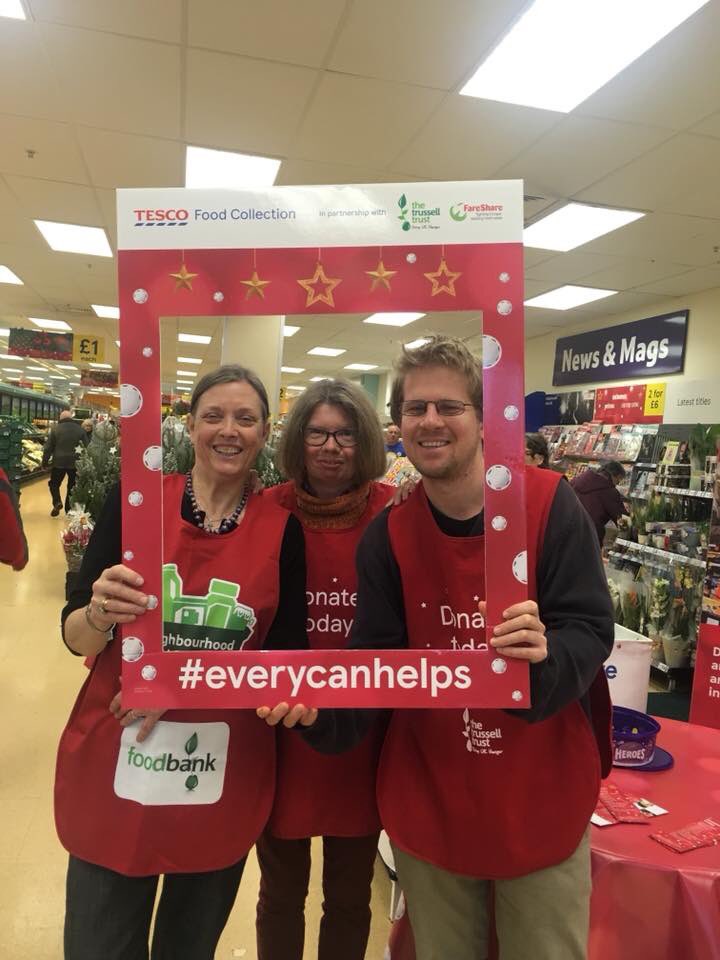 NW_leedsfood's tweet image. Great to have support from @davepatersonupa @foodaidnetwork at the @tesco #bramley food collection. #StopUKHunger #EveryCanHelp
