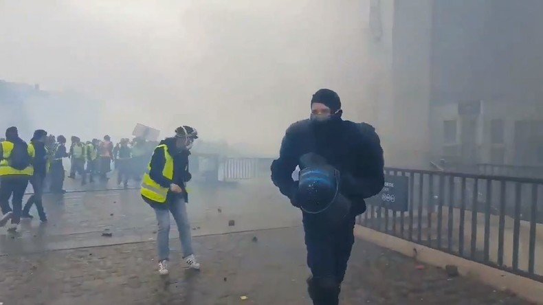Yellow Vests Flooded By Fake News