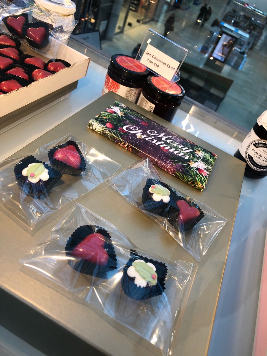 wotspace's tweet photo. #FestiveTreats available from #MacaronMarlo @Highcross this #SmallBizSatUK mmmmmmmmm they look so good! #macarons #marzipan #treats https://t.co/56PnurGzpo