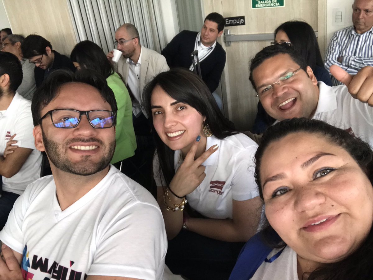 jyricaurte's tweet photo. #emprendiendoenlaean  Excelentes iniciativas, siempre tendremos una nueva idea 💡 para soñar y volverla  realidad, Gracias a @mojimenez @UniversidadEan https://t.co/aUX122VPuL