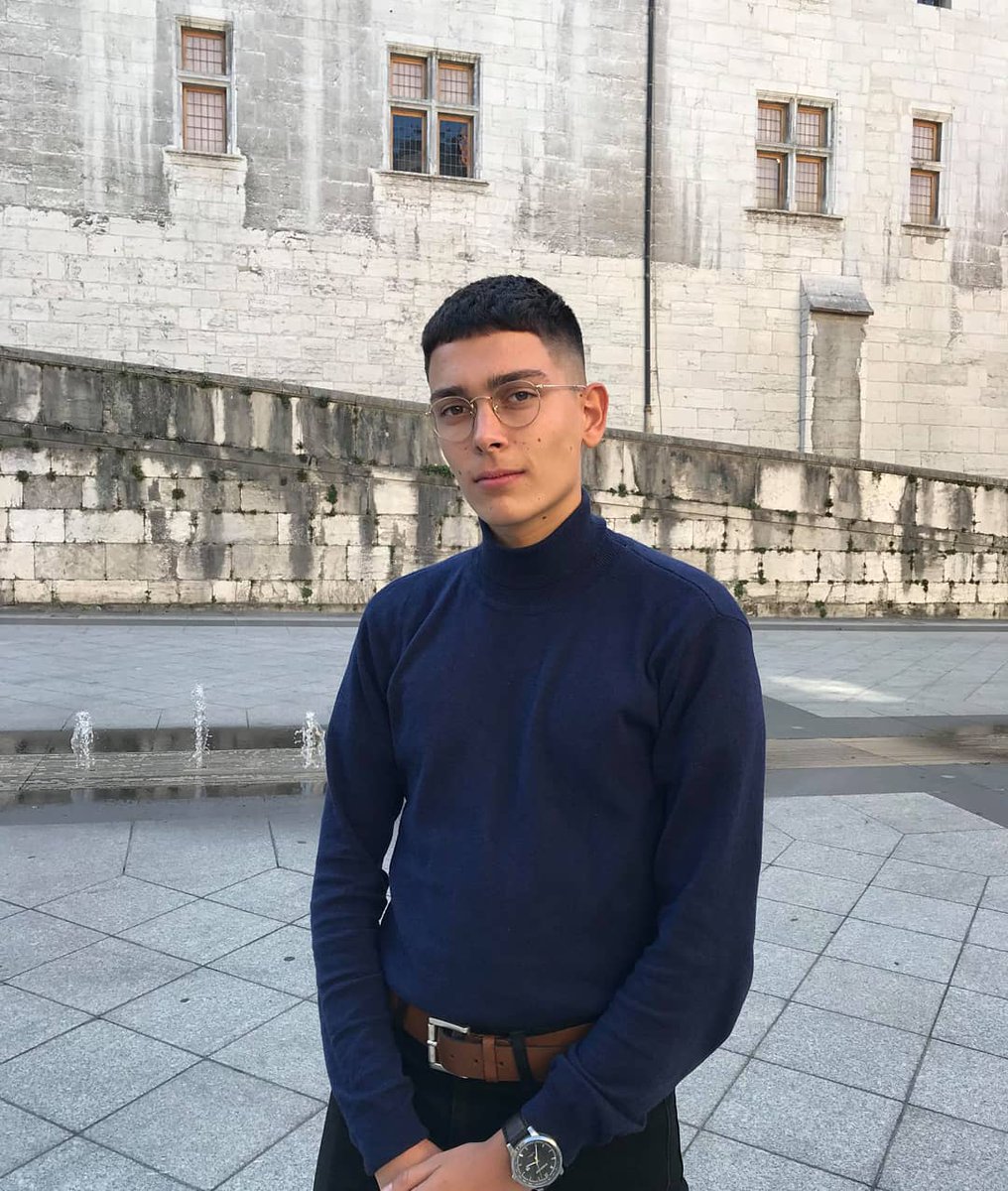 jayyynos's tweet image. et pour finir septembre ( les choix capillaires sont difficiles) #evolution2018