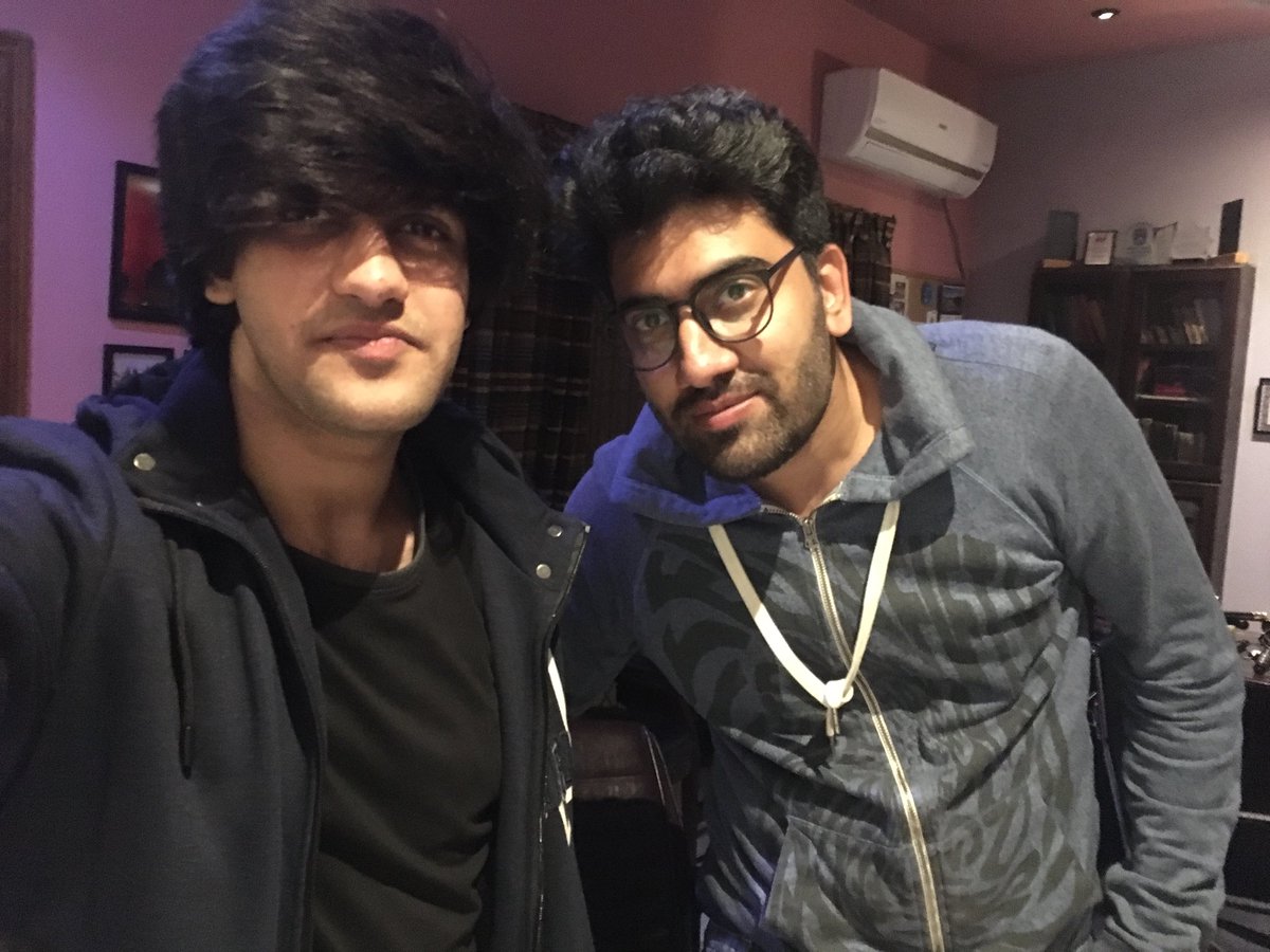 aliaftabsaeed's tweet photo. Devio te mitro. Collab hone laga hai. Sunny K Durrani in the house! https://t.co/1lMJ7EtyTD