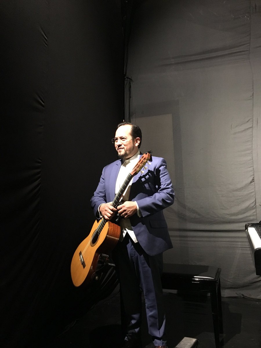 Marxella's tweet photo. Mis amigos son lo máximo! Saben del poder de la música y lo comparten gustosamente #MauricioNader #DavidCamacho https://t.co/Jny7IlxnXQ