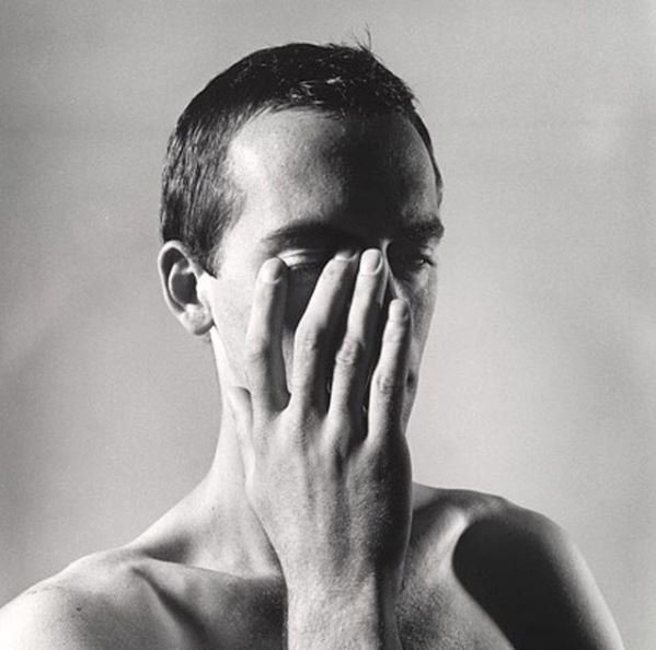 Today we remember the many artists who lost their lives during the AIDS pandemic, including Peter Hujar and David Wojnarowicz, who were both lost to AIDS-related illnesses.

[Peter Hujar, Portrait of David Wojnarowicz, 1981] #WAD2018 #PeterHujar #worldaidsday #daywithoutart