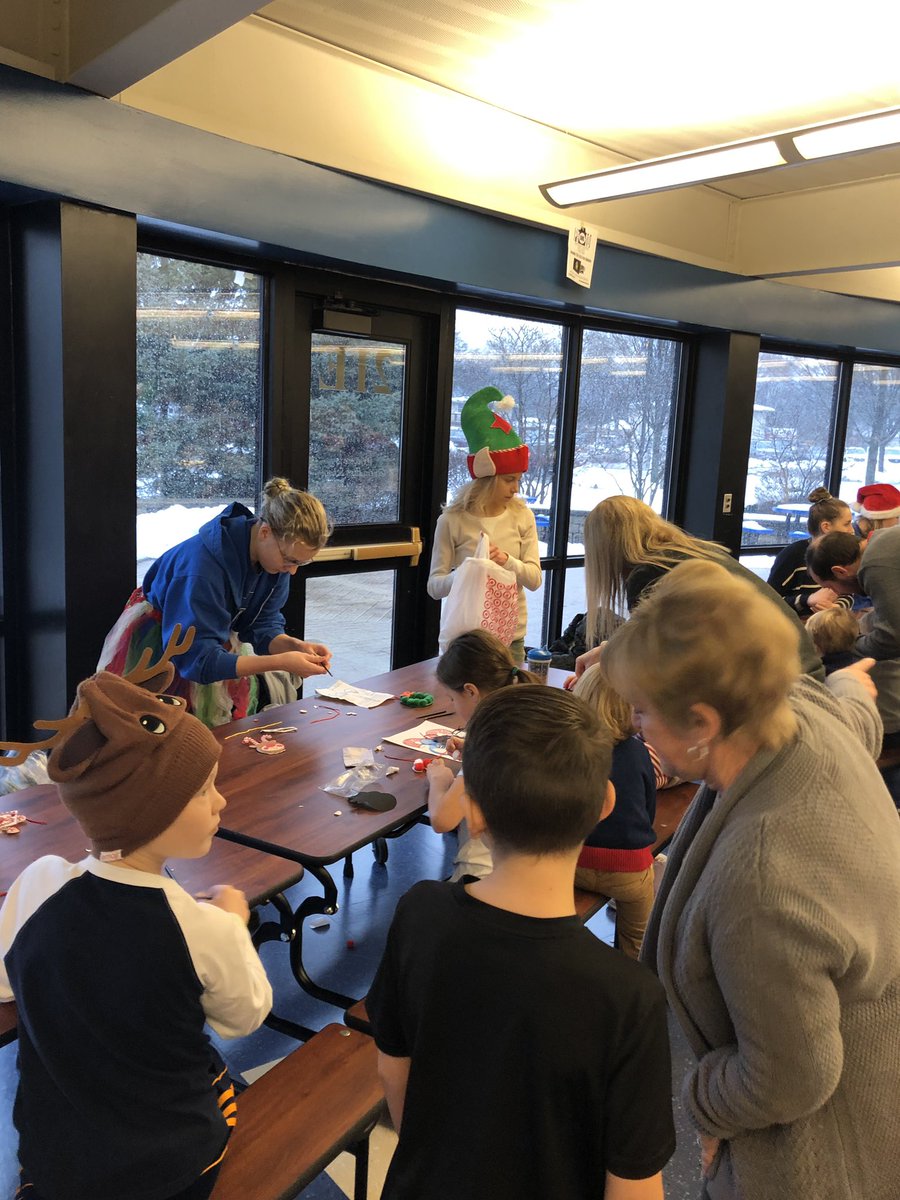 BeyerJuli's tweet photo. Lions of Geneva Breakfast with Santa. Thank you to Leo’s Club members at GHS and GMSS for helping. @Geneva304 https://t.co/aigx2LeuyY